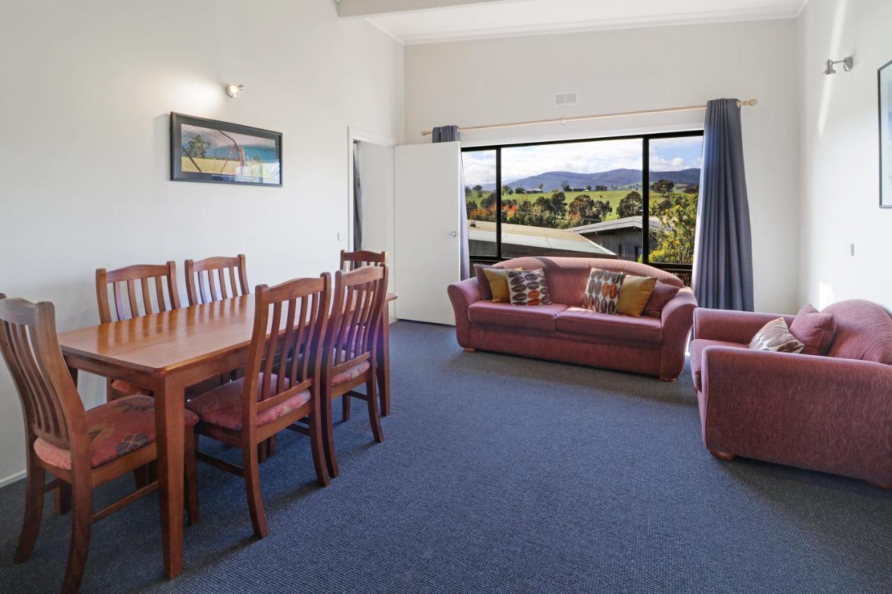 Off Mountain Accommodation Merrijig Exterior photo